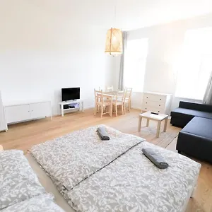 - Metro 1160 Apartmán Vídeň